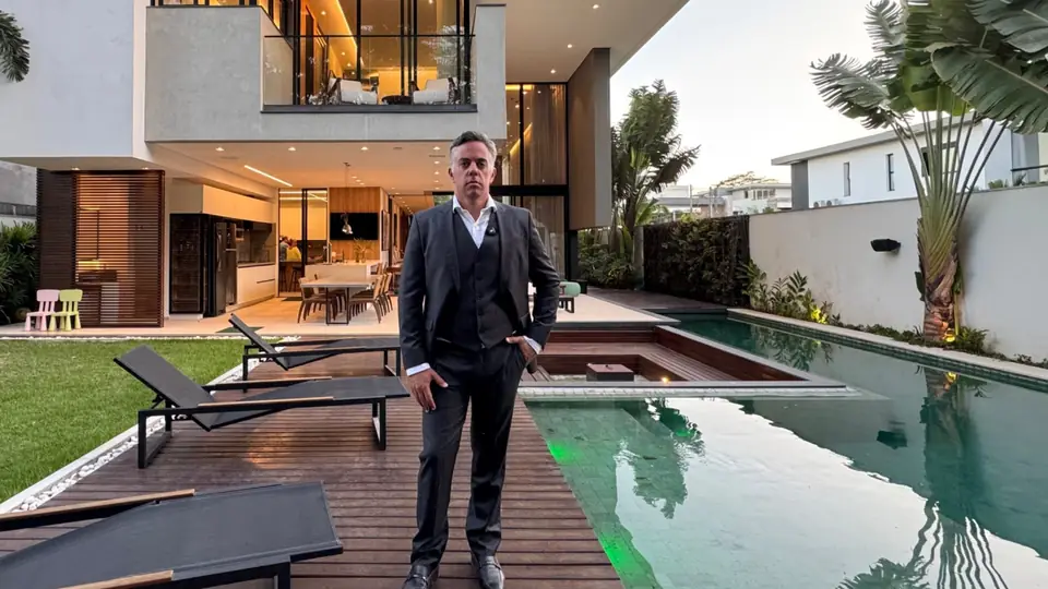 Fábio Grando em casa de alto padrão na Riviera de São Lourenço